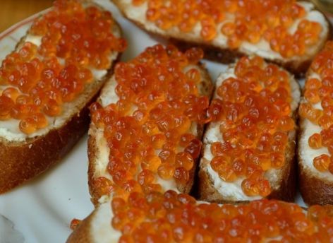 Санврачи напомнили югорчанам, как выбирать красную икру