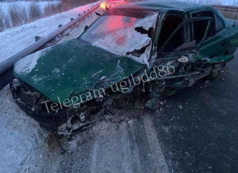 ​Водитель Hyundai попал в больницу после ДТП на встречке в Урае