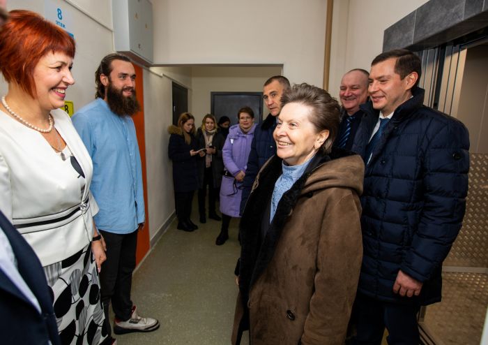 Первые переселенцы из фенольного жилья получили квартиры в Сургутском районе 