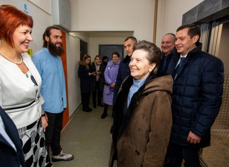 Первые переселенцы из фенольного жилья получили квартиры в Сургутском районе 