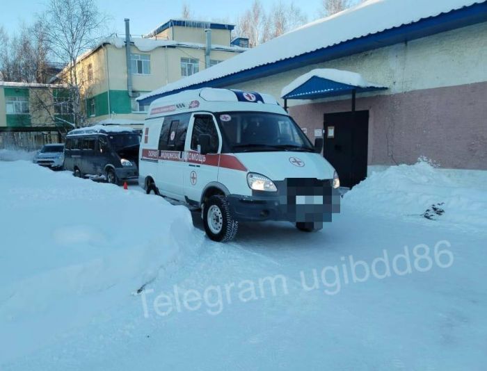 Автомобиль сбил пенсионерку на территории больницы в Нефтеюганске
