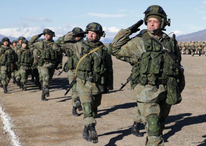 Неслуживших россиян старше 30 лет отправят на военные сборы, сообщили в Госдуме