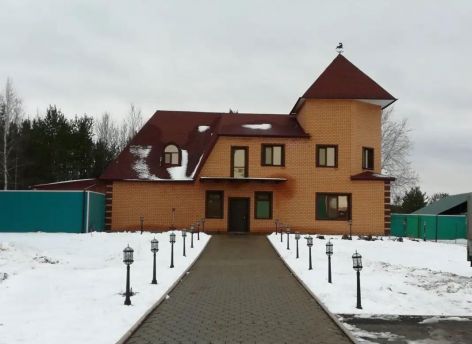 В Сургутском районе продают элитный загородный дом с цехом по производству колбас