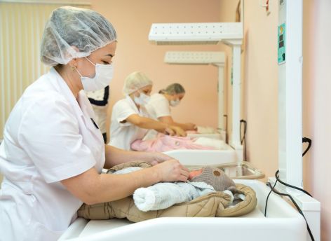 В Сургуте выписали первую тройню 2023 года Югры