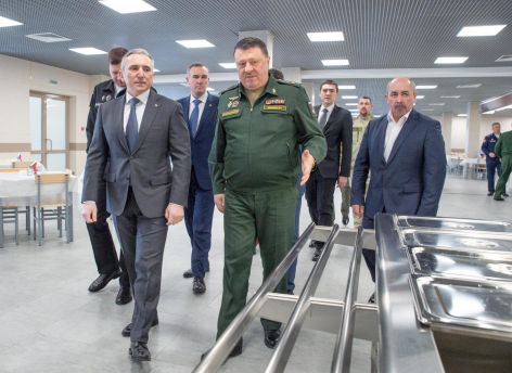 Александр Моор принял участие в открытии новой столовой ТВВИКУ