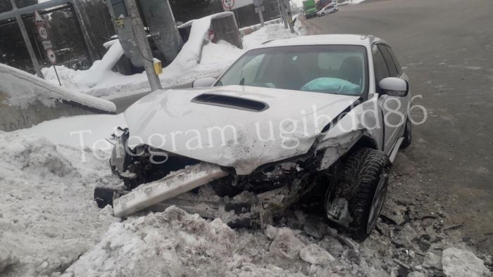Две девушки пострадали при столкновении автомобилей в Сургуте