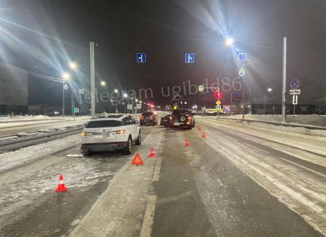Пьяный водитель «собрал» пять дорогих автомобилей на дороге в Сургуте