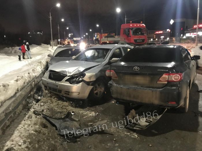 В Сургуте столкнулись пять автомобилей по вине нетрезвого водителя 
