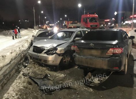 В Сургуте столкнулись пять автомобилей по вине нетрезвого водителя 