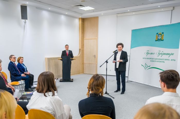 ​Наталья Комарова наградила литераторов и встретилась с «Детьми Сократа»