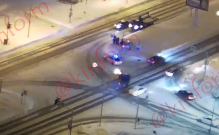​В центре Сургута произошло ДТП на виду у инспекторов ДПС // ВИДЕО