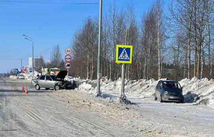 В Пыть-Яхе иномарка сбила пешехода на тротуаре