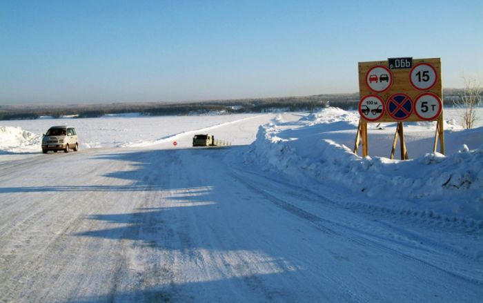 Грузовикам запретили проезд по зимникам в Сургутском районе
