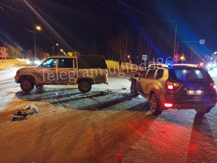 ​Пьяный водитель Nissan врезался в «УАЗ» в Пыть-Яхе