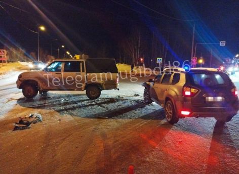​Пьяный водитель Nissan врезался в «УАЗ» в Пыть-Яхе