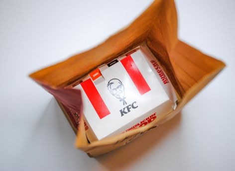 Возвращение в прошлое: ресторан KFC в Сургуте поменял вывеску на Rostic’s