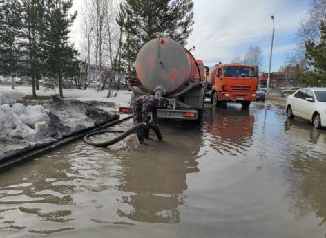 Нужно либо оживлять ручейки и речки Сургута, либо делать настоящую работающую ливневку