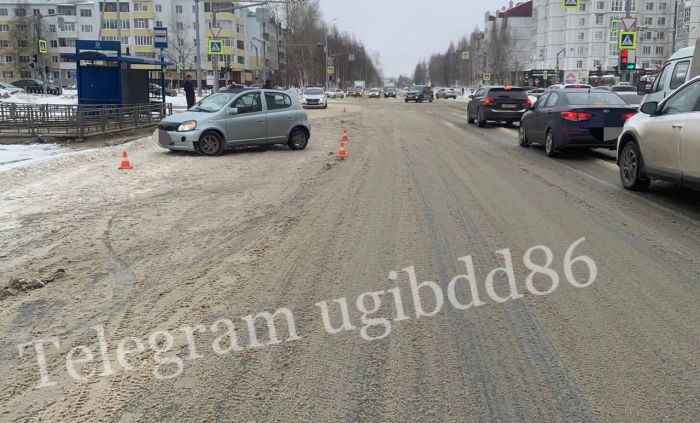 Двое подростков не успели перебежать дорогу и угодили под машину в Нижневартовске