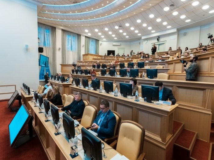 ​Депутаты всех фракций думы Югры задали вопросы Наталье Комаровой