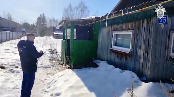 В Югре возбудили уголовное дело после того, как женщина провалилась в дыру прогнившего пола