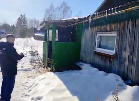 В Югре возбудили уголовное дело после того, как женщина провалилась в дыру прогнившего пола