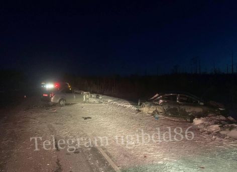 Пять человек пострадали при столкновении трех авто в Югре