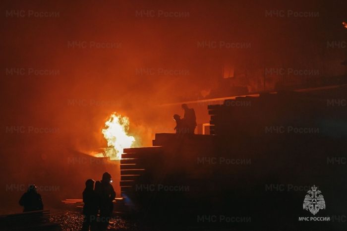 В Югре подожгли базу отдыха 