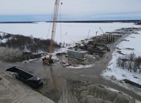 В Сургуте устанавливают опоры для нового моста через Обь