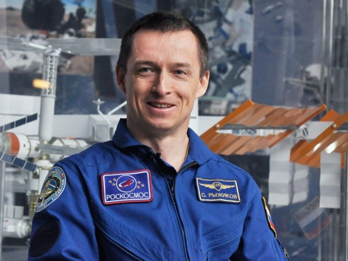 ​Космонавт Сергей Рыжиков встретился с детьми из Югры
