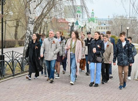 Губернатор Александр Моор провел для школьников экскурсию по Тюмени