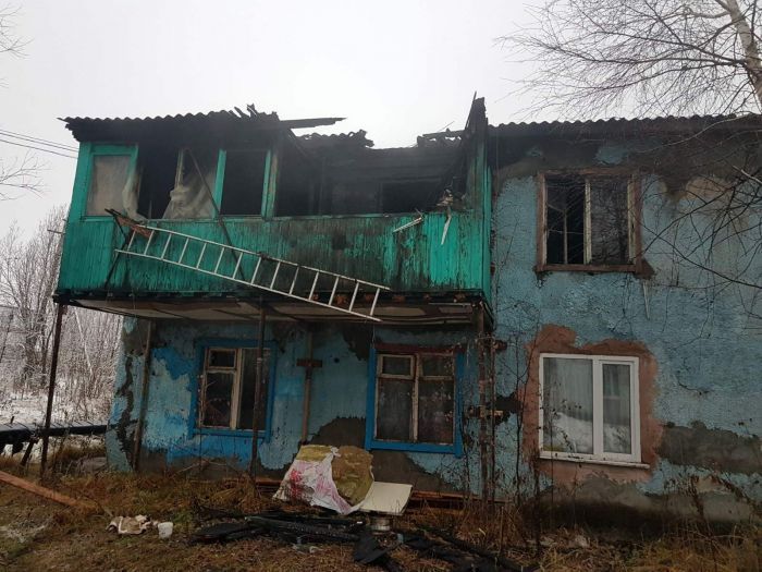Семья из Солнечного выживает в аварийном и пострадавшем от пожара доме