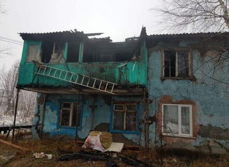 Семья из Солнечного выживает в аварийном и пострадавшем от пожара доме