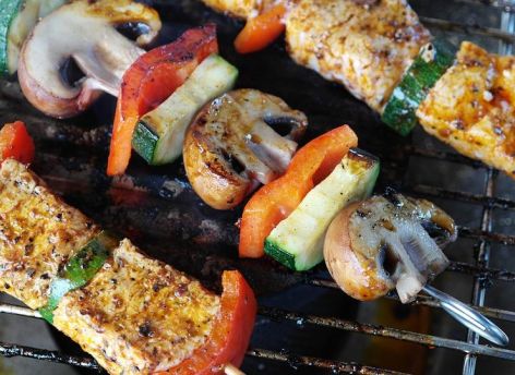 Санврачи рассказали югорчанам, как выбрать мясо и приготовить шашлык