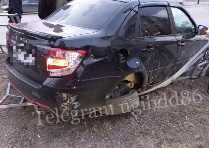 Молодая автоледи из Мегиона не уступила дорогу и врезалась в автомобиль 