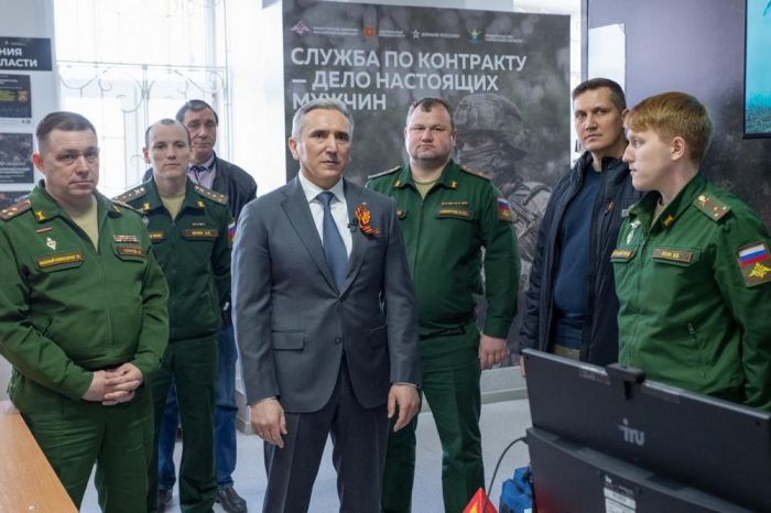 ​Губернатор Александр Моор осмотрел новый пункт отбора на службу в армии