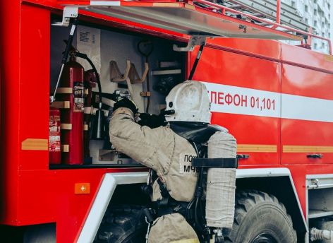 Во время пожара в частном секторе Сургута погибла женщина