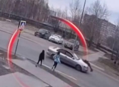​Отлетел в сторону: в Сургуте на «зебре» сбили подростка