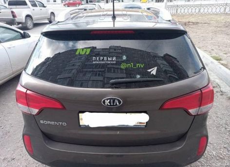 В Нижневартовске на парковке обстреляли автомобили