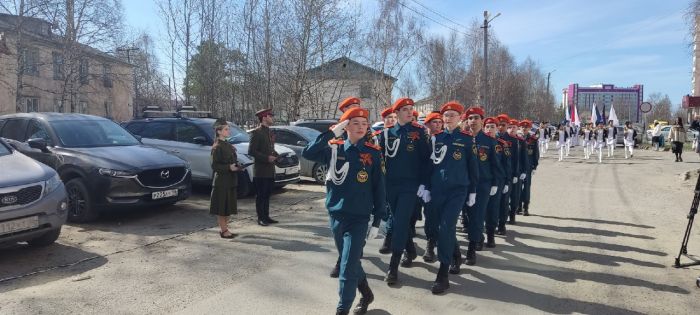 Единственного ветерана ВОВ в Сургутском районе поздравили концертом под окнами 