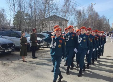 Единственного ветерана ВОВ в Сургутском районе поздравили концертом под окнами 