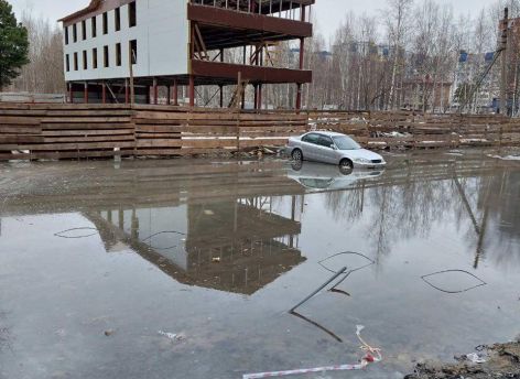 Уродство Сургута: возведение гаража в районе Строителей продолжается?