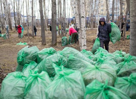 Более 600 сургутян вышли на первый городской субботник