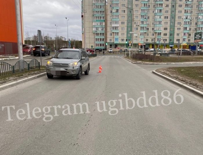 Десятилетний мальчик из Сургута переходил дорогу в неположенном месте и угодил под колеса легковушки