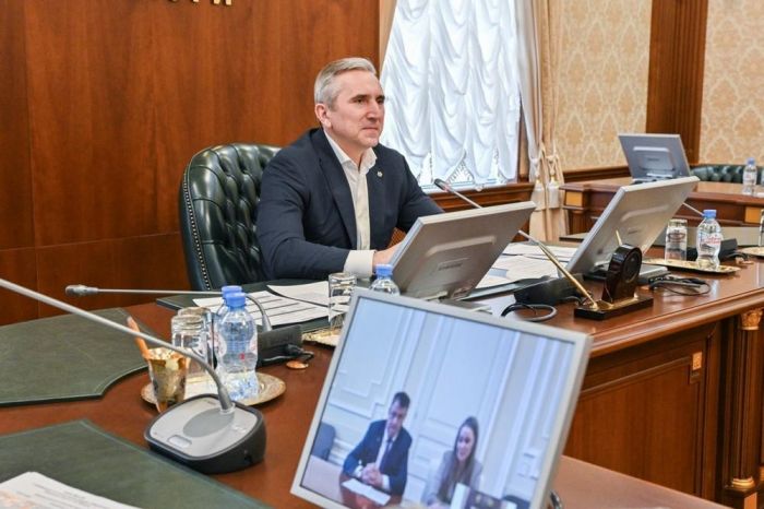 ​Александр Моор поручил помочь многодетной семье с ремонтом дома