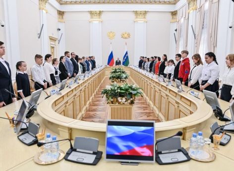 Александр Моор обсудил перспективы региона со школьниками