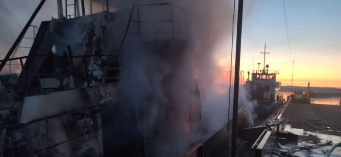 В ХМАО при пожаре на теплоходе погиб человек, еще шесть пострадали от ожогов 