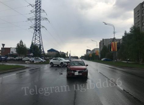 В Сургуте девушка на BMW протаранила пенсионерку на Kia