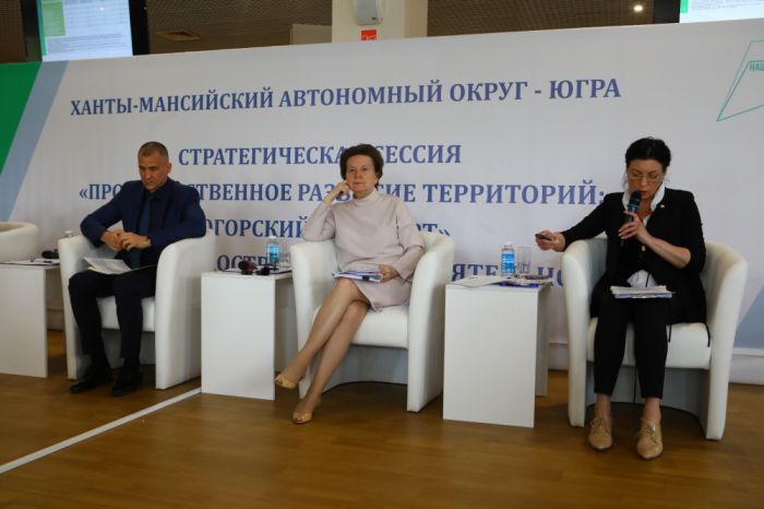 Глава Сургутского района обсудил достижения муниципалитета в градостроительной политике региона