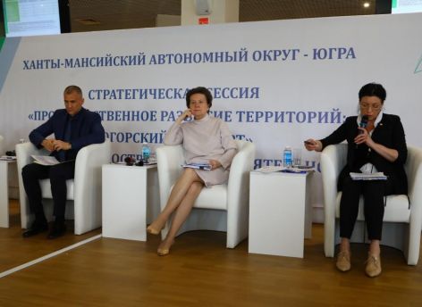Глава Сургутского района обсудил достижения муниципалитета в градостроительной политике региона