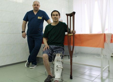 Сургутянин раздробил ногу бревном, но хирурги спасли мужчину